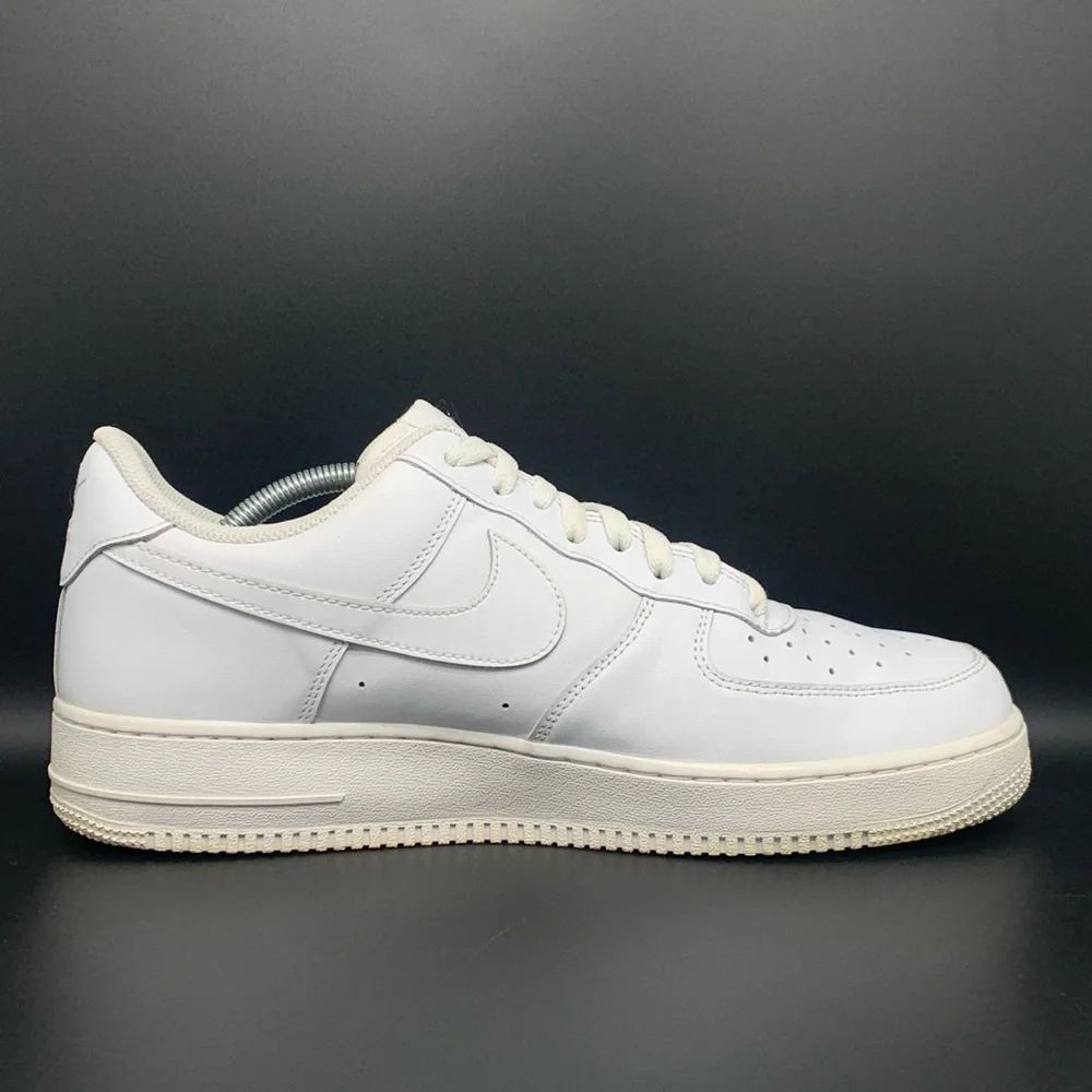 Nike Air Force 1’s ‘07 Triple White Shoes‎ Men’s Sz 11.5